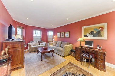  A Living room at 520 East 90th St. Average rental prices dropped nearly three percent this quarter compared with the same period last year. 