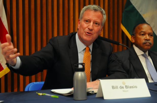  Mayor Bill de Blasio said the public doesn't care about the various federal and state probes swirling around the NYPD and his fundraising activities or his long-running beef with Gov. Andrew Cuomo. 