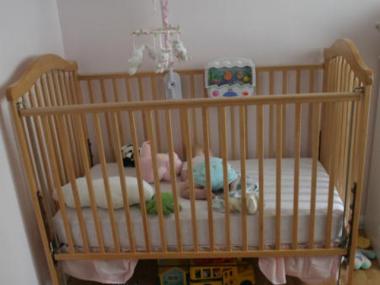 The Consumer Products Safety Commission is set to recall cribs with drop sides because they may trap or suffocate babies, CBS News reports.