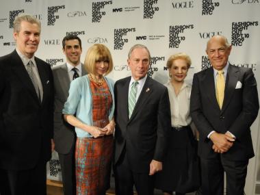 Mayor Michael Bloomberg joins Terry Lundgren of Macy's, Jim Gold of Bergdorf Goodman, Anna Wintour of Vogue, deisgner Carolina Herrera and designer, Oscar de la Renta at Fashion's Night Out, Fall 2009.