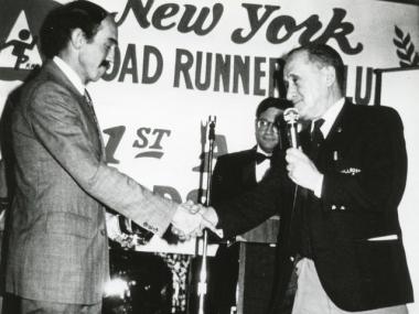 Joe Kleinerman (r.) handed out awards at the New York Road Runner's first club night in 1980.