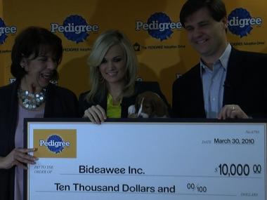 Lifelong dog lover Carrie Underwood gave $10,000 to Bideawee animal welfare center on Tuesday morning