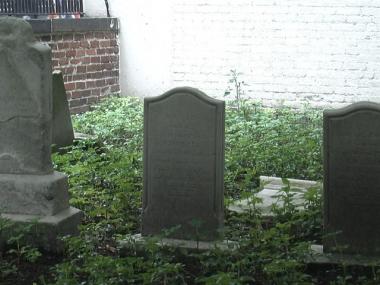 The cemetery houses over 250 marked and unmarked burials, dating from 1708 onward.