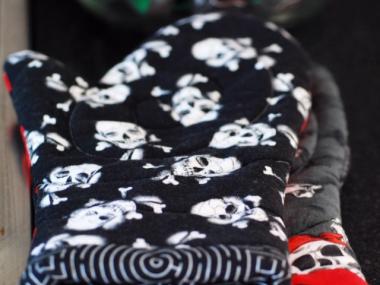 Oven mitts were among the stolen items.