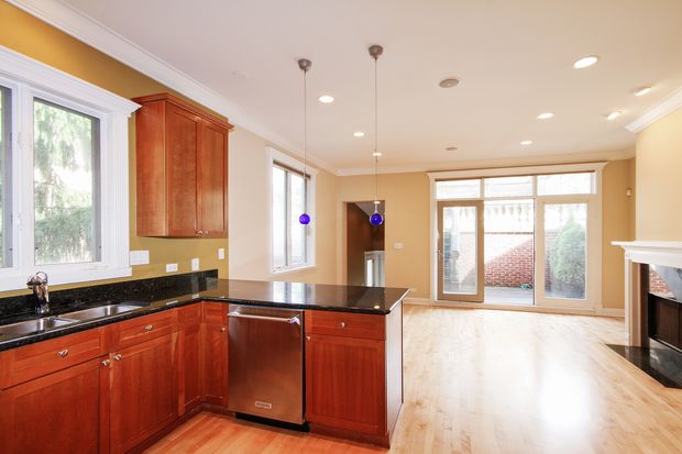 2035 N. Hoyne Ave. 
