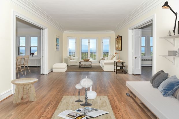  5830 S. Stony Island Ave. Unit 16A 
