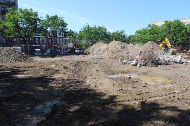  A South Bronx playground will be getting new basketball courts, a new amphitheater and a skate park. 