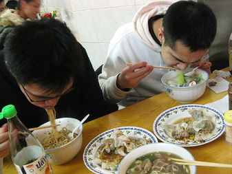  The best way to eat ramen? Slurp it! 